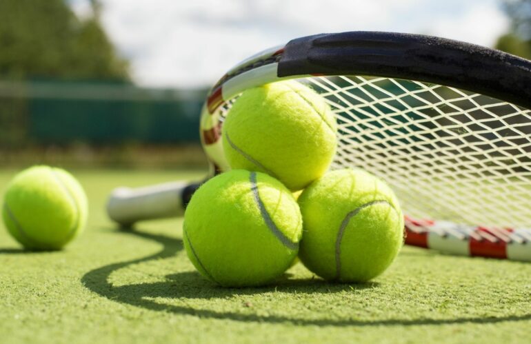 Le parcours incroyable d’Iga Swiatek à Wimbledon continue avec une victoire convaincante au deuxième tour contre Petra Martic